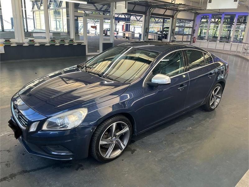 Blau Gebraucht 2012 Volvo S60 R-Design Limousine | 8.400 € (Fairer Preis) - Bild 1/4