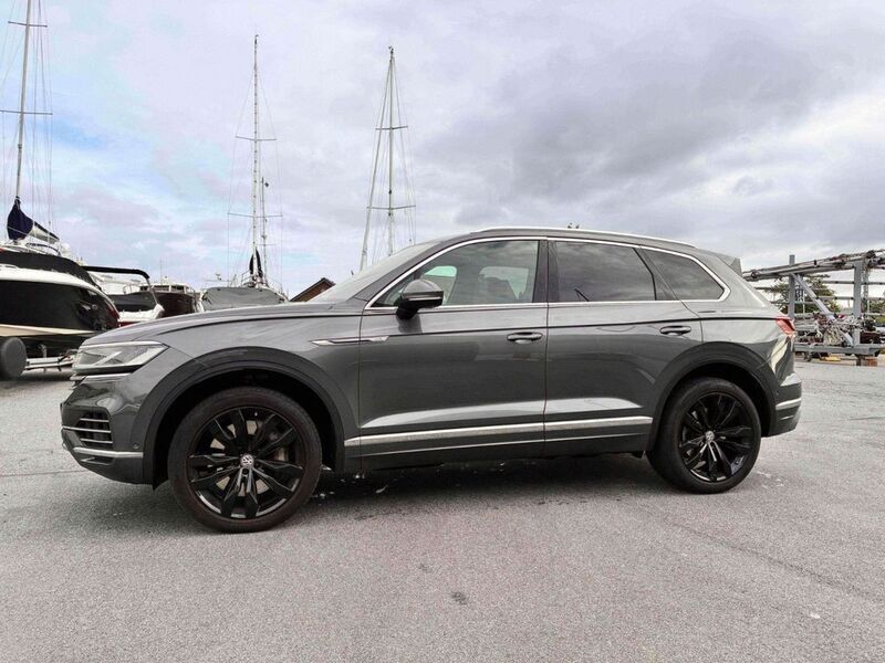 Grau Gebraucht 2019 VW Touareg SUV | 34.900 € (Superpreis) - Bild 1/4