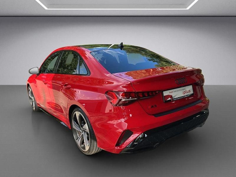Gebraucht Audi A3 S-Line 150 PS (110 kW) 2024 Rot metallic Limousine