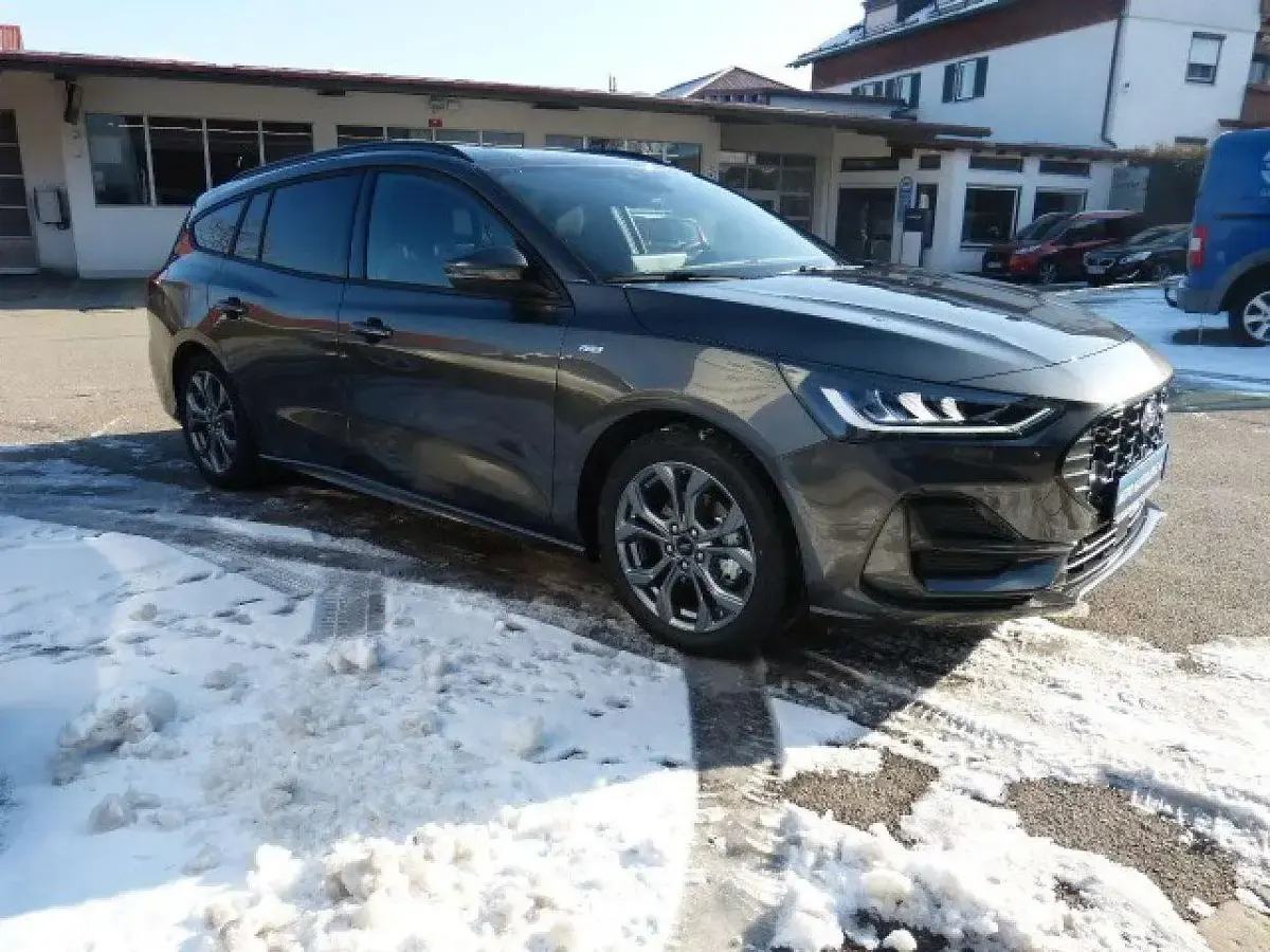 Gebraucht Ford Focus ST-Line X 155 PS (114 kW) 2024 Magneticgrau (metallic) Kombi