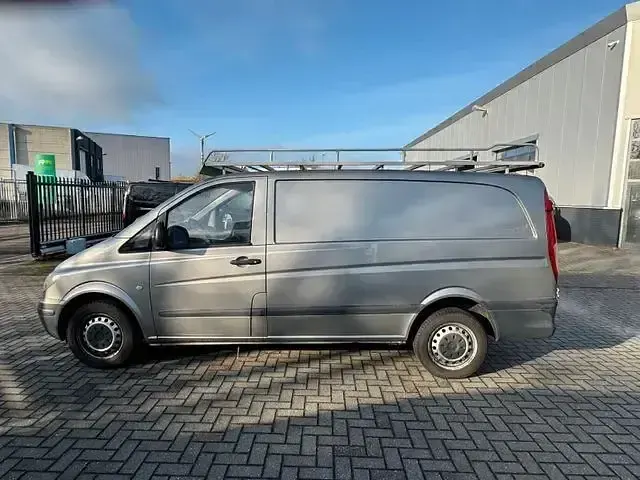 Gebraucht Mercedes Vito 135 PS (99 kW) 2009 Cubanitsilber (metallic) Van