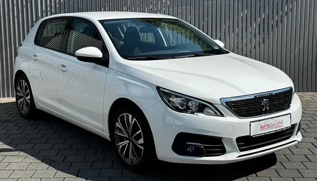 Gebraucht Peugeot 308 Active 131 PS (96 kW) 2021 Weiß Limousine