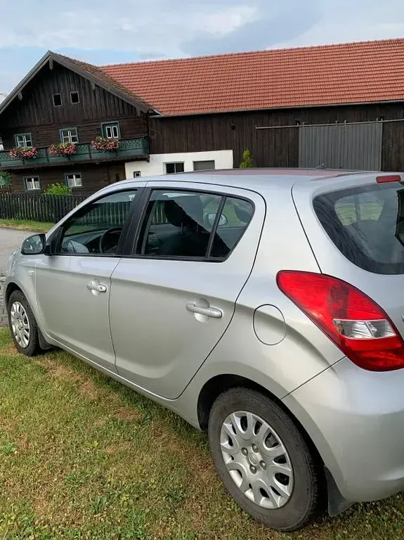 Gebraucht Hyundai i20 101 PS (74 kW) 2009 Silber Kleinwagen