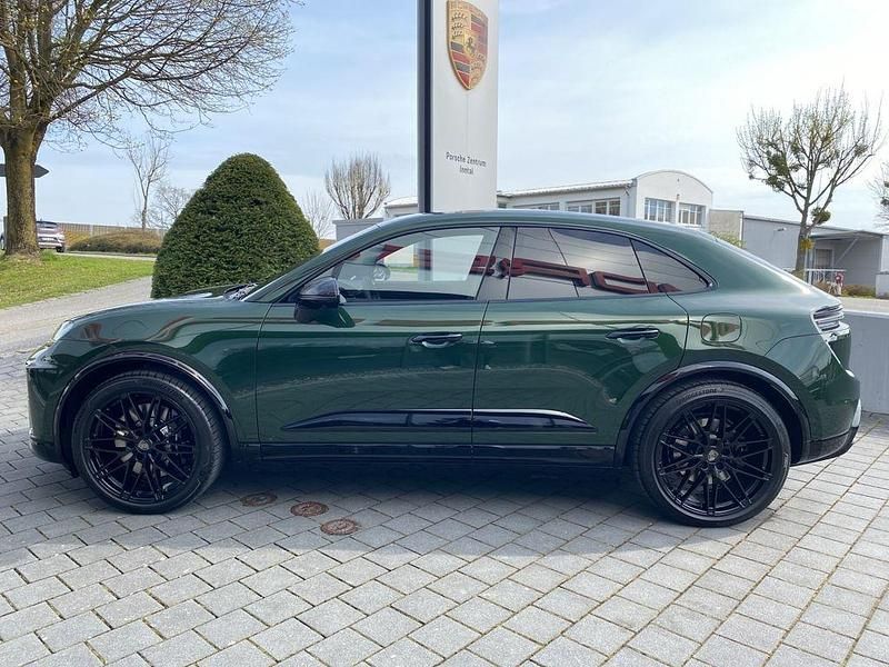 Neu Porsche Macan Turbo 469 kW (639 PS) 2026 Grün SUV