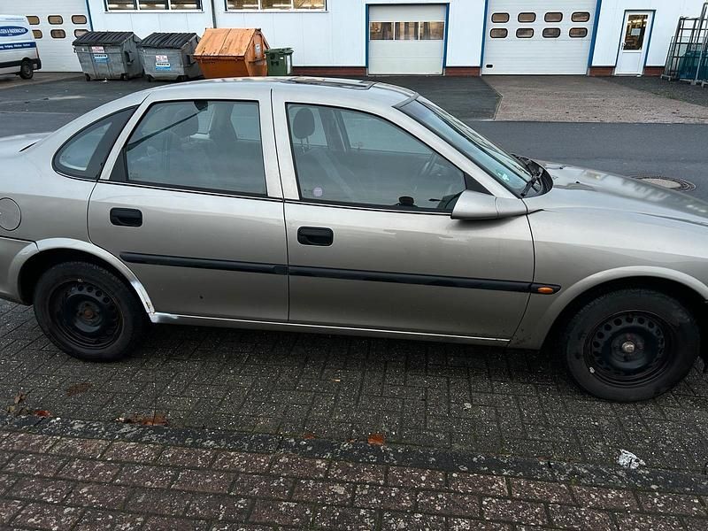 Gebraucht Opel Vectra 75 PS (55 kW) 1997 Grau Limousine