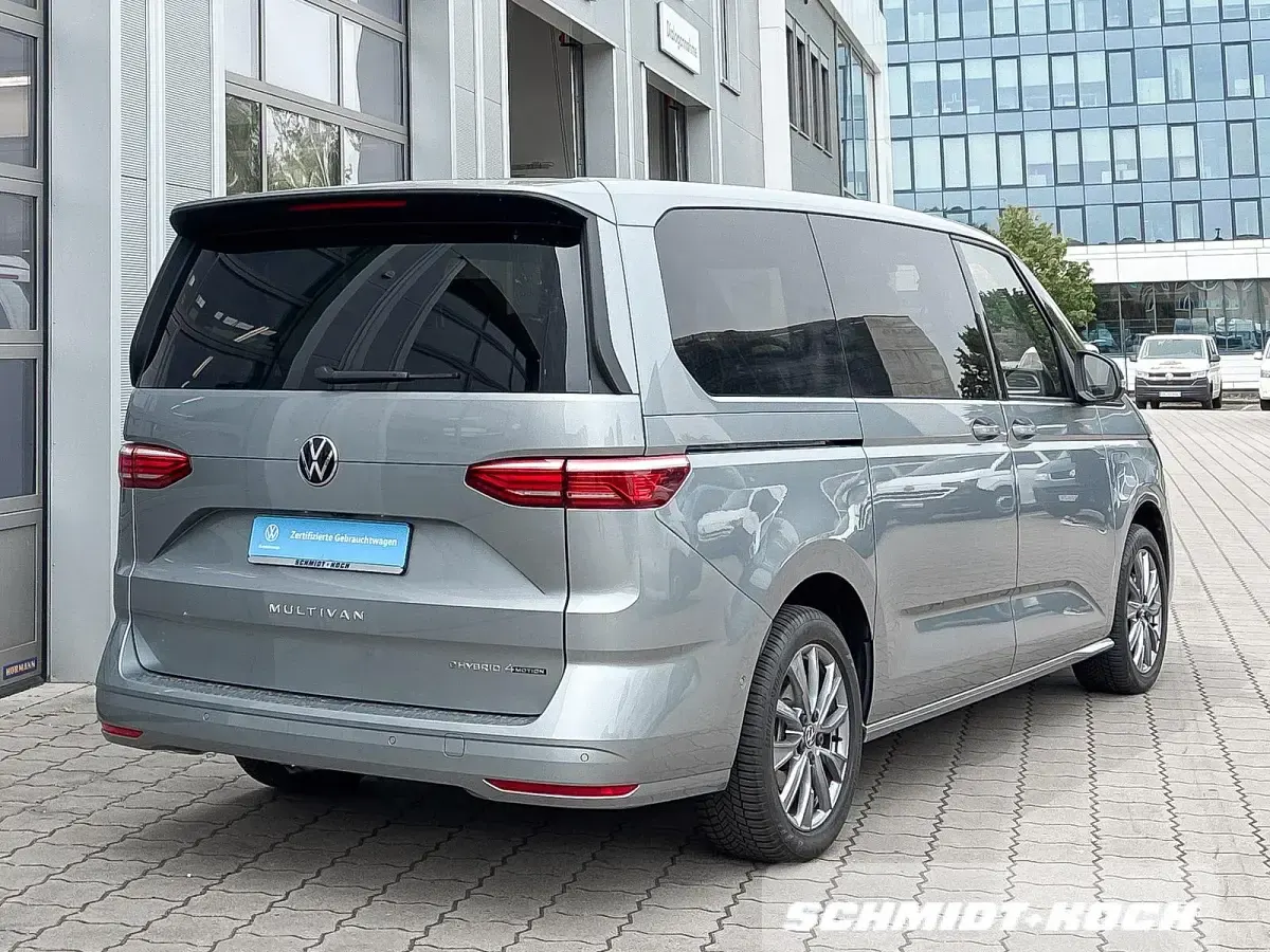 Gebraucht VW Multivan Life 245 PS (180 kW) 2025 Monosilber (silber) Van / Kleinbus