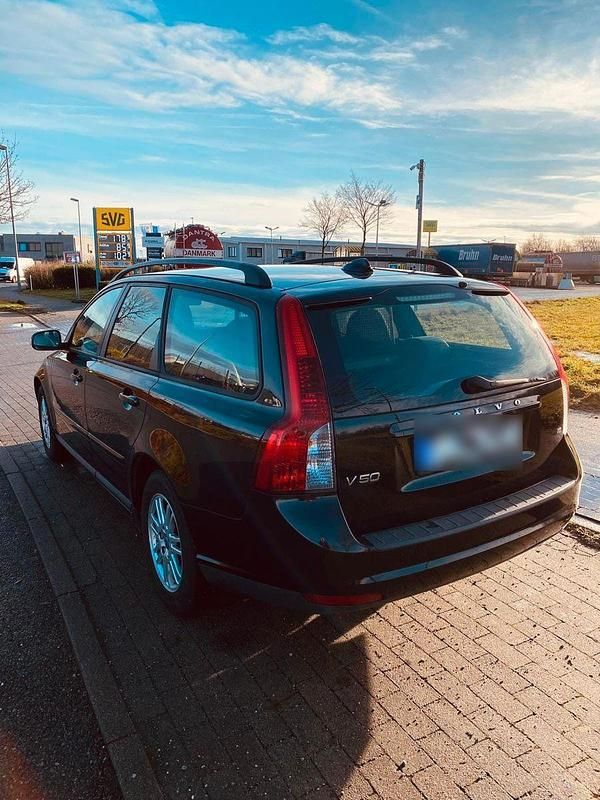 Usado Volvo V50 101 CV (74 kW) 2008 Negro Familiar