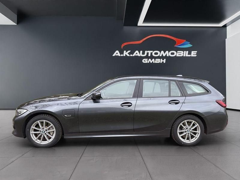 Gebraucht BMW 330e Advantage 184 PS (135 kW) 2021 Grau Kombi