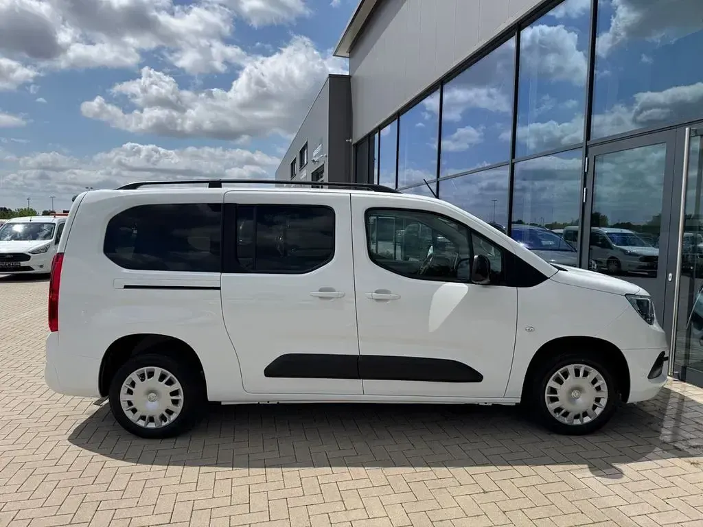 Gebraucht Opel Combo Life Elegance 131 PS (96 kW) 2022 Weiß Van / Kleinbus