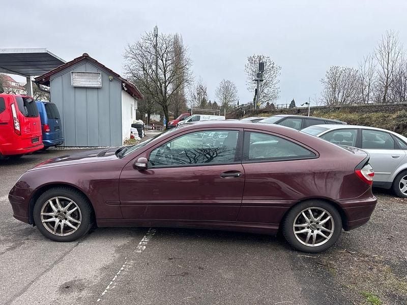 Gebraucht Mercedes C200 163 PS (119 kW) 2006 Rot Coupé