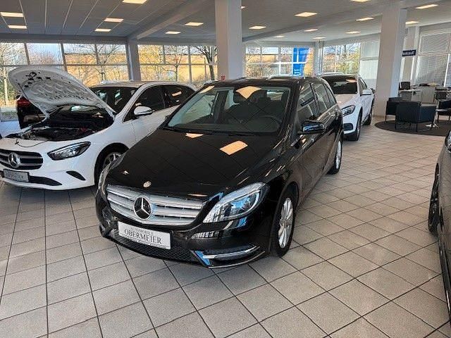 Gebraucht Mercedes B180 Style 122 PS (89 kW) 2014 Schwarz Van / Kleinbus