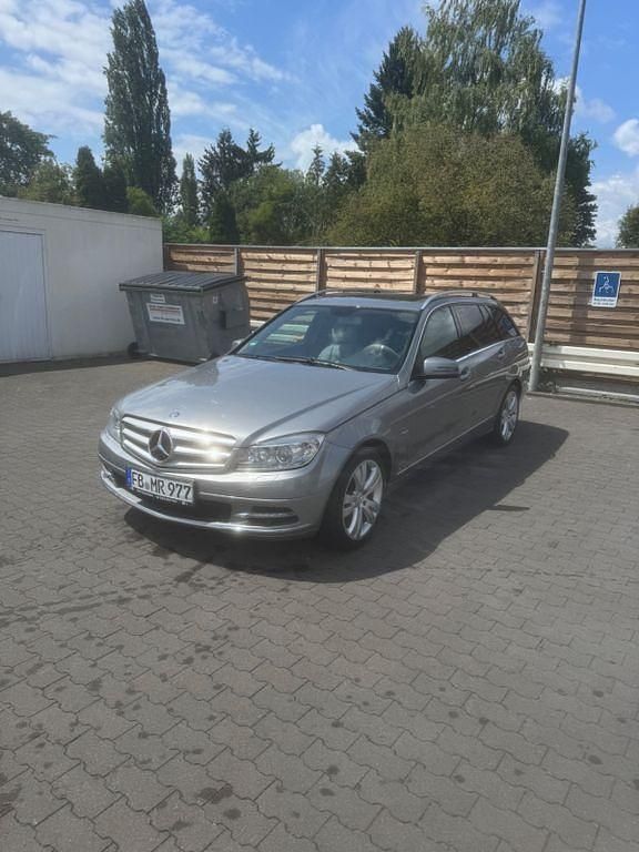 Silber Gebraucht 2011 Mercedes C200 Limousine | 12.500 € (Fairer Preis) - Bild 1/4