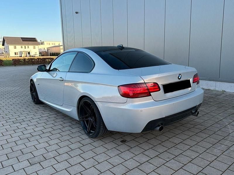 Gebraucht BMW 335 Performance 326 PS (239 kW) 2010 Mondstein metallic Coupé