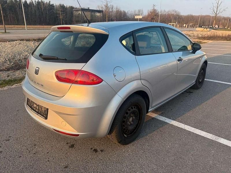 Usata Seat Leon Basis 86 CV (63 kW) 2011 Argento Utilitaria