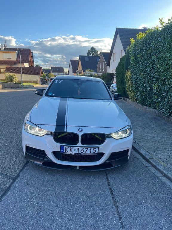 Weiß Gebraucht 2013 BMW ActiveHybrid 3 Performance Limousine | 16.999 € - Bild 1/4