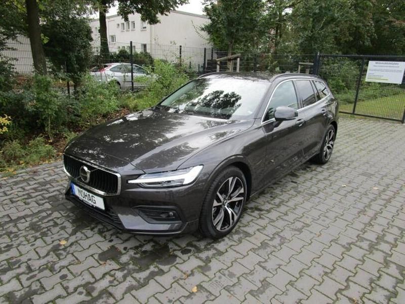 Gebraucht Volvo V60 Core 163 PS (119 kW) 2023 Grau Kombi