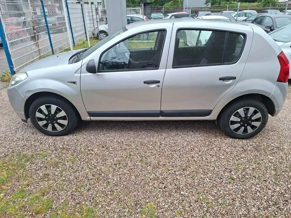 Używany Dacia Sandero 75 KM (55 kW) 2010 Szary Hatchback