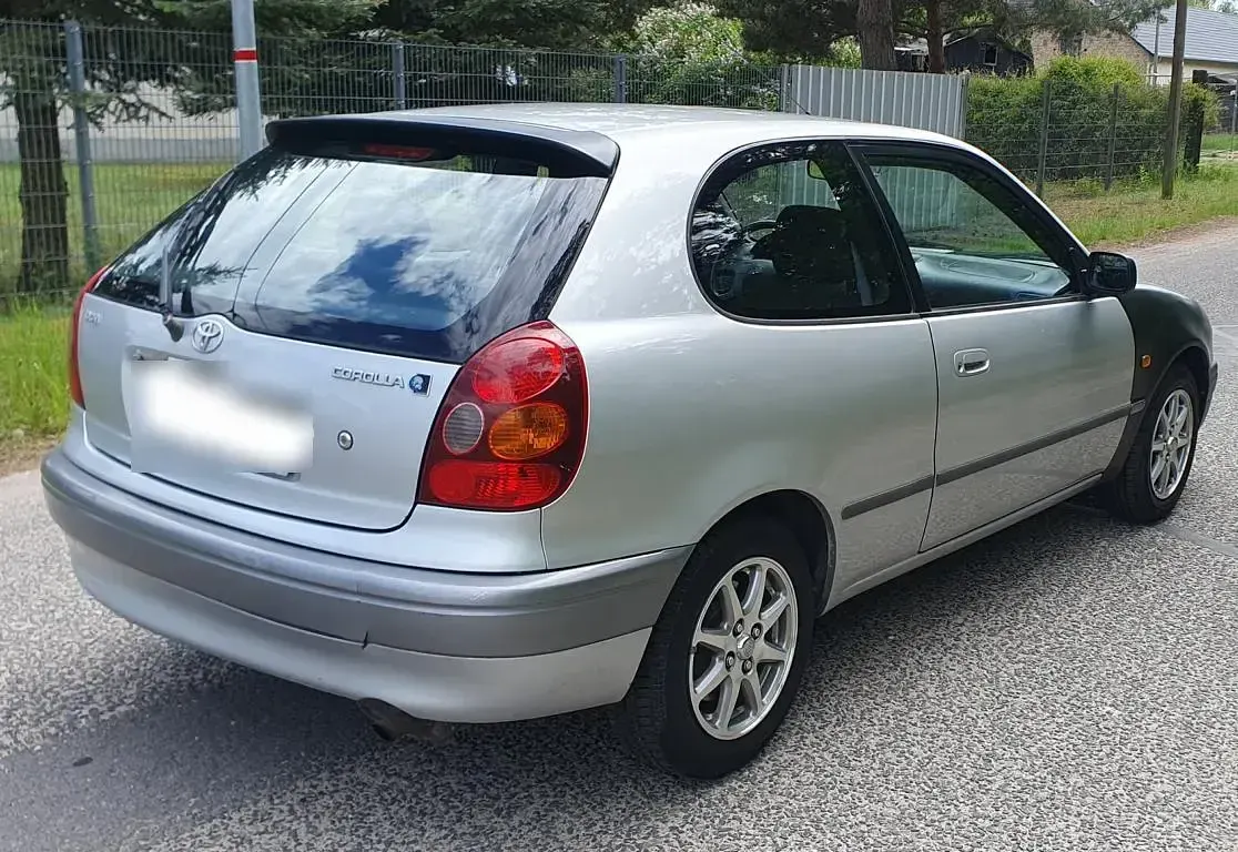 Brugt Toyota Corolla 85 HK (62 kW) 1999 Sølv Hatchback