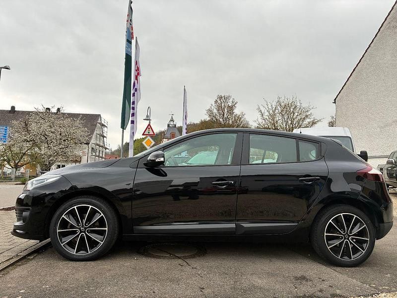 Gebraucht Renault Mégane Authentique 110 PS (80 kW) 2015 Schwarz Limousine