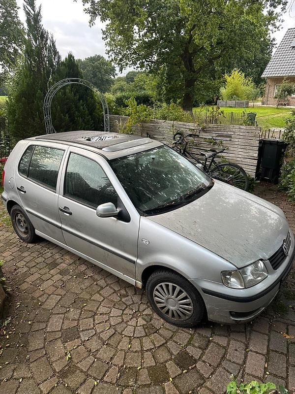 Silber Gebraucht 2000 VW Polo Kleinwagen | 300 € (Superpreis) - Bild 1/4