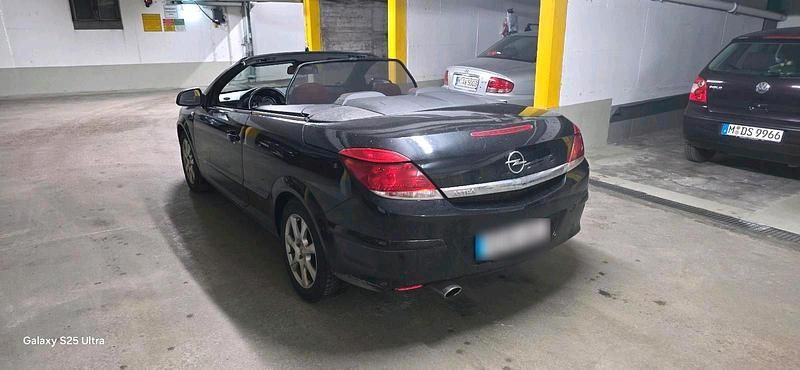 Gebraucht Opel Astra Cabriolet 140 PS (102 kW) 2011 Schwarz Cabrio