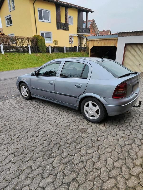Gebraucht Opel Astra 105 PS (77 kW) 2003 Silber Limousine