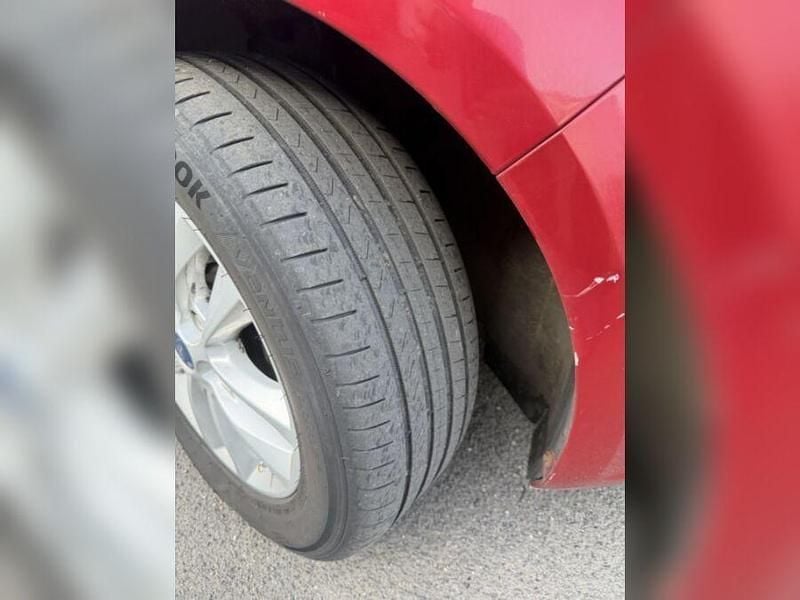 Gebraucht Ford Mondeo Ambiente 140 PS (102 kW) 2013 Rot Kombi