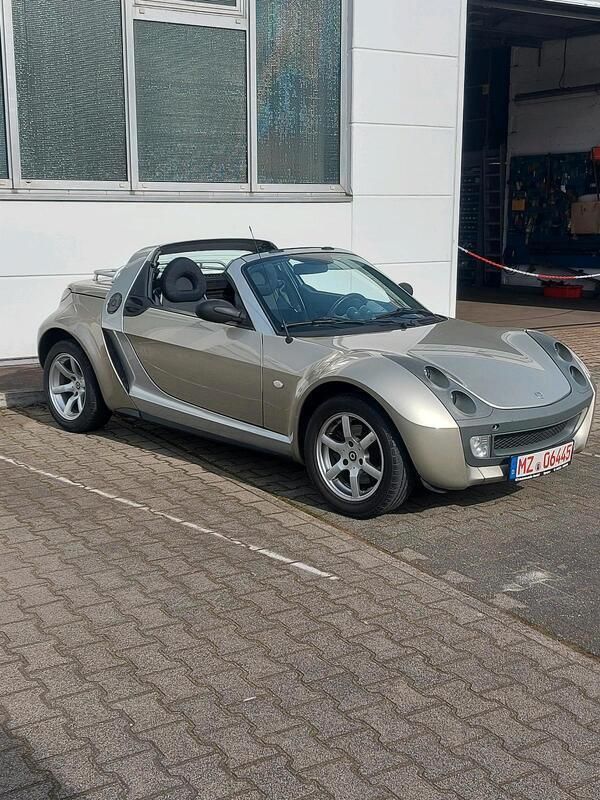 Grau Gebraucht 2004 Smart Roadster Cabrio | 5.780 € (Fairer Preis) - Bild 1/4
