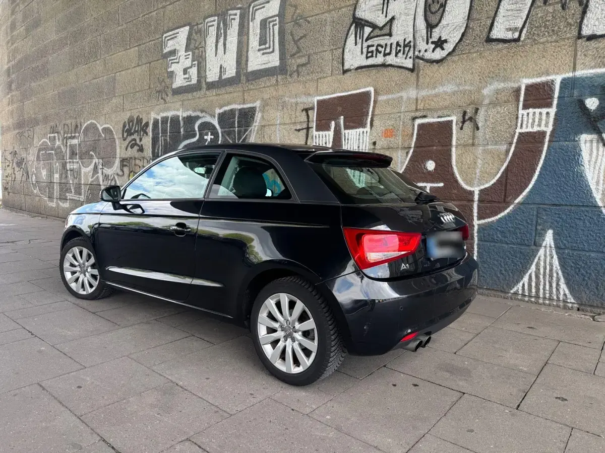 Second-hand Audi A1 Attraction 122 CP (89 kW) 2012 Negru Hatchback