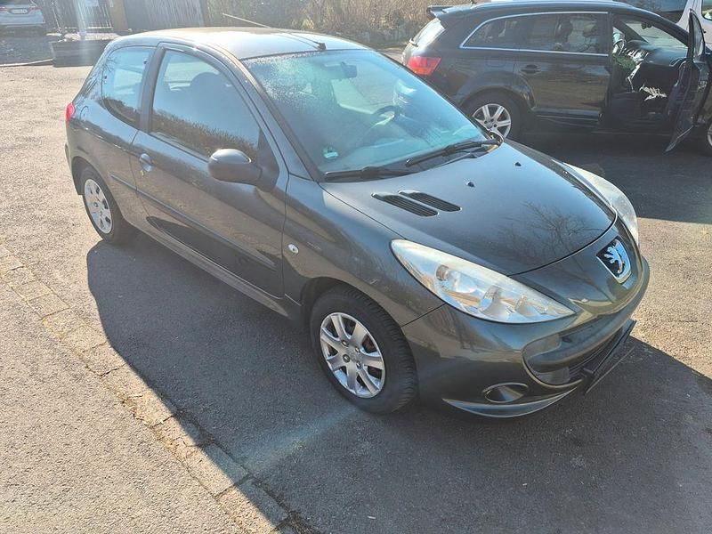 Gebraucht Peugeot 206+ Basis 73 PS (53 kW) 2011 Grau Kleinwagen