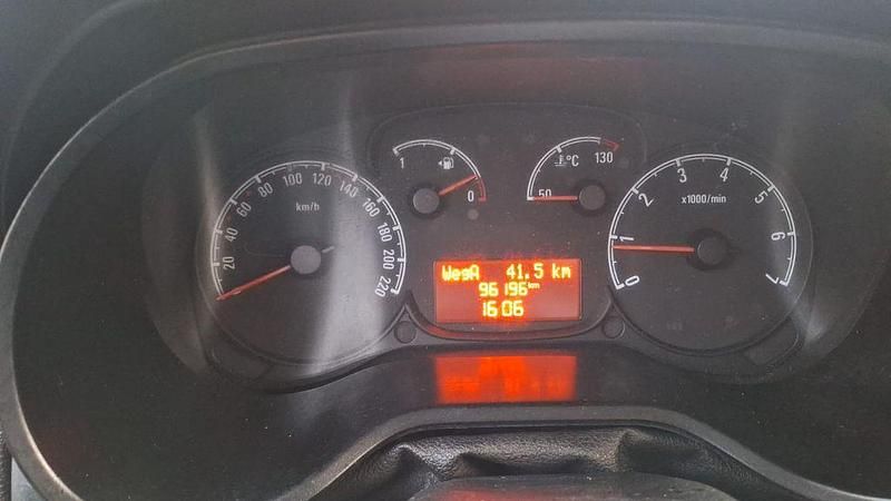 Gebraucht Opel Combo 90 PS (66 kW) 2016 Weiß Limousine