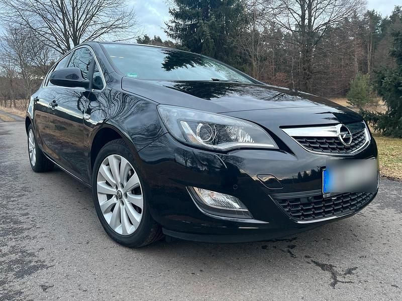 Gebraucht Opel Astra 116 PS (85 kW) 2011 Schwarz Kleinwagen