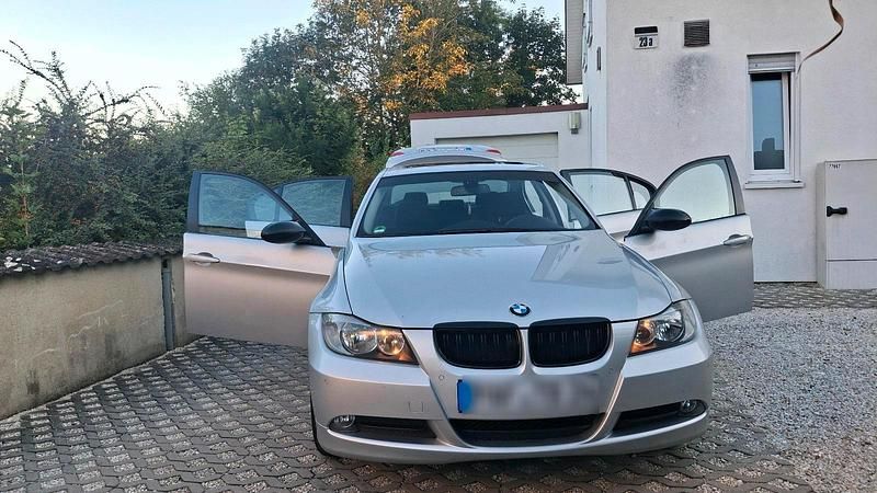 Silber Gebraucht 2006 BMW 318 Limousine | 3.800 € (Fairer Preis) - Bild 1/4