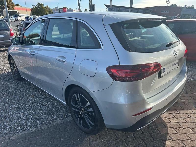 Gebraucht Mercedes B200 Advanced 150 PS (110 kW) 2023 Silber Van / Kleinbus