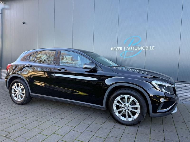 Gebraucht Mercedes GLA200 156 PS (114 kW) 2016 Schwarz SUV