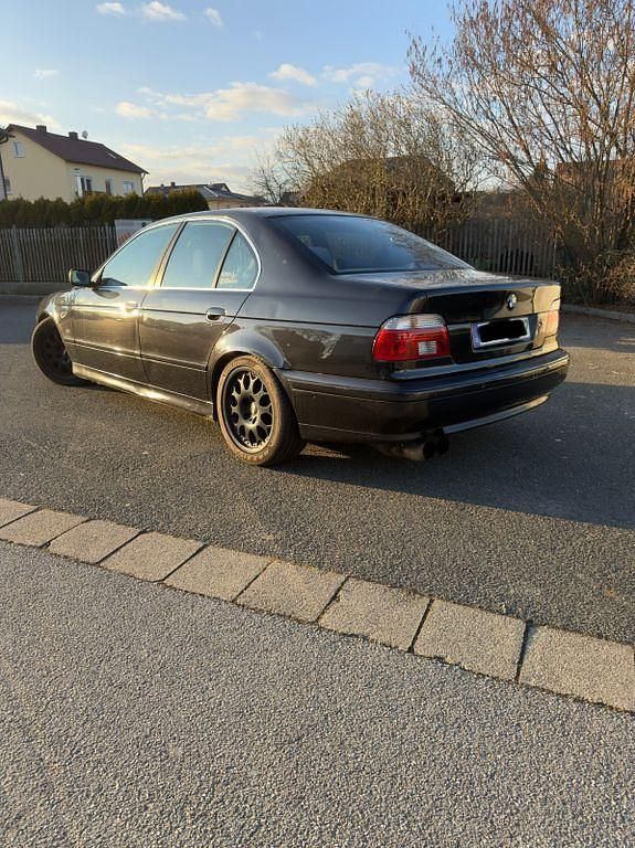 Second-hand BMW 520 Performance 170 CP (125 kW) 2000 Negru Berlinǎ