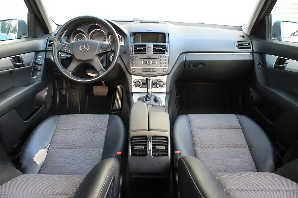 Gebraucht Mercedes C200 Avantgarde 184 PS (135 kW) 2011 Blau Limousine