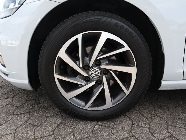 Gebraucht VW Golf VII Sound 86 PS (63 kW) 2017 White silver metallic Limousine