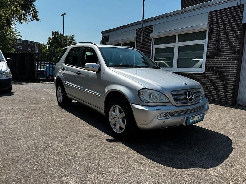 Silber Gebraucht 2004 Mercedes ML270 SUV | 8.299 € - Bild 1/4