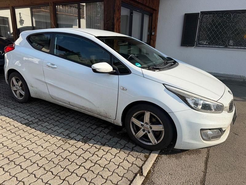 Gebraucht Kia ProCeed Edition 7 135 PS (99 kW) 2013 Weiß Kleinwagen