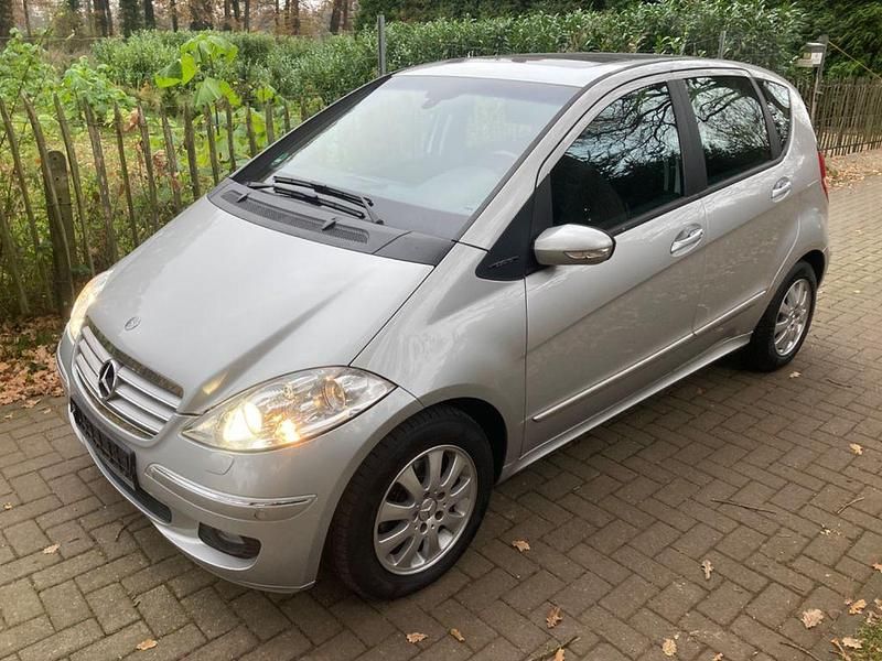 Silber Gebraucht 2005 Mercedes A170 Van / Kleinbus | 5.900 € (Fairer Preis) - Bild 1/4