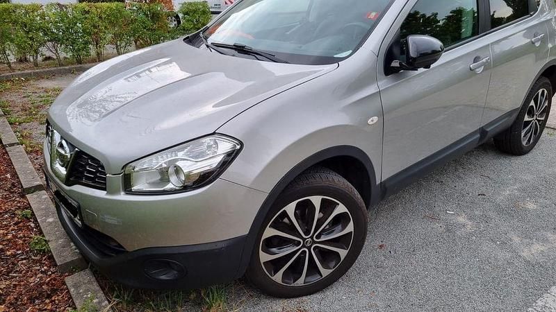 Silber Gebraucht 2013 Nissan Qashqai 360º SUV | 5.700 € (Superpreis) - Bild 1/4