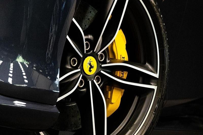 Gebraucht Ferrari Roma 620 PS (456 kW) 2020 Blau Coupé