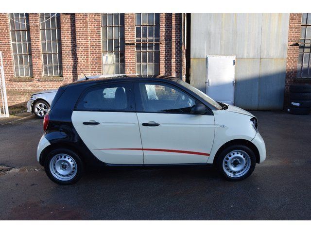 Second-hand Smart ForFour 71 CP (52 kW) 2018 Negru Hatchback