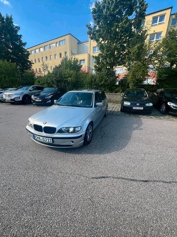 Grau Gebraucht 2003 BMW 318 Kombi | 2.300 € (Fairer Preis) - Bild 1/4