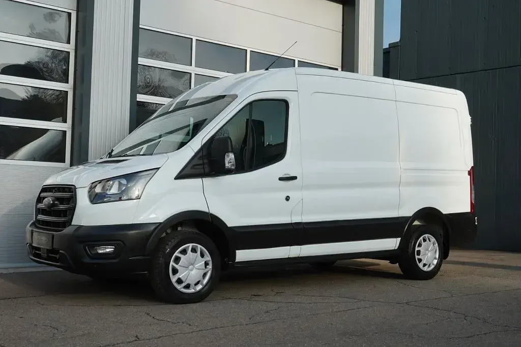 Gebraucht Ford Transit 131 PS (96 kW) 2023 Weiß Van / Kleinbus