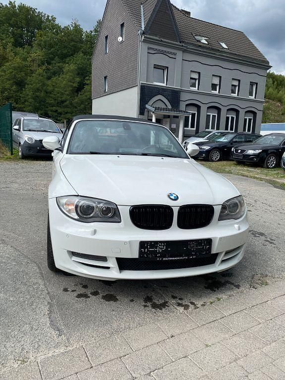 Weiß Gebraucht 2010 BMW 118 Cabriolet Cabrio | 5.649 € (Fairer Preis) - Bild 1/4