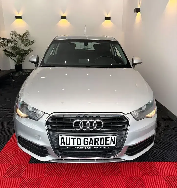 Gebraucht Audi A1 Attraction 86 PS (63 kW) 2012 Silber Kleinwagen