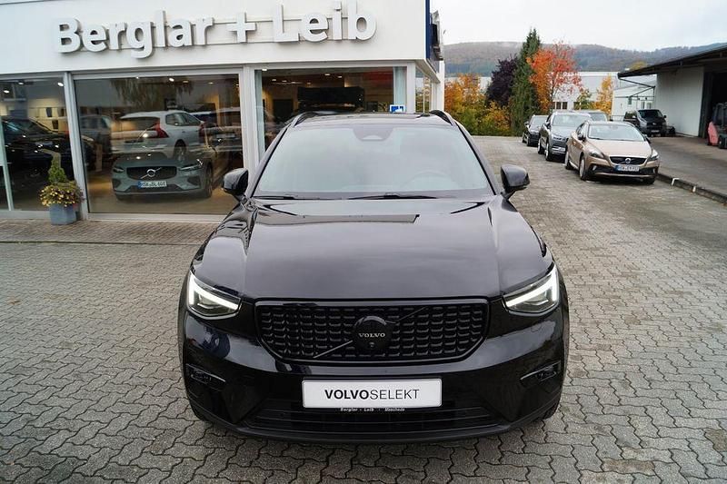 Onyx black Gebraucht 2025 Volvo XC40 Plus SUV | 42.990 € (Etwas zu teuer) - Bild 1/4