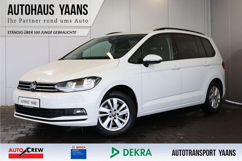 Gebraucht VW Touran Comfortline 150 PS (110 kW) 2024 Weiß Van / Kleinbus